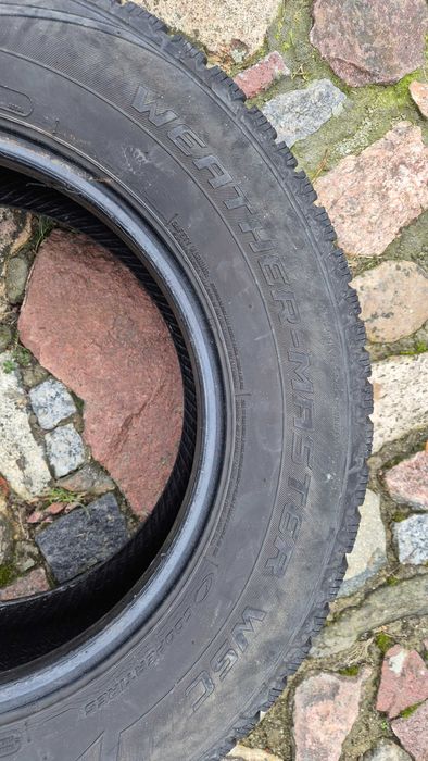 2 opony zimowe w rozmiarze 205/70 R15
