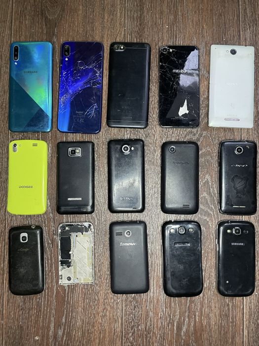 Продам мобільні телефони