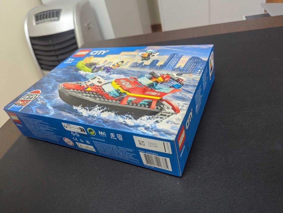 LEGO City 60373 – Barco de Resgate dos Bombeiros (5+)