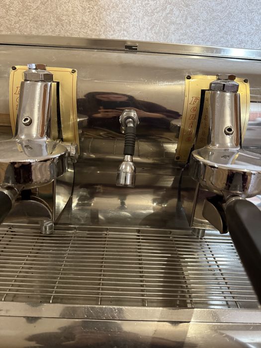 Продам кавомашину Fiorenzato