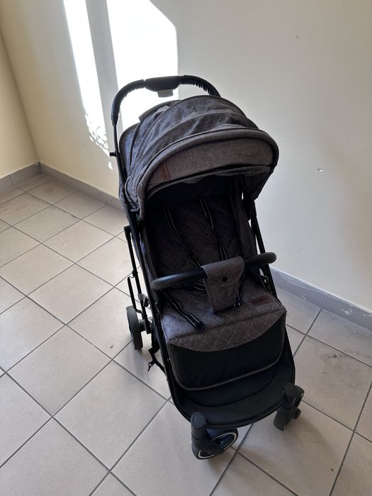 Продам прогулочную коляску