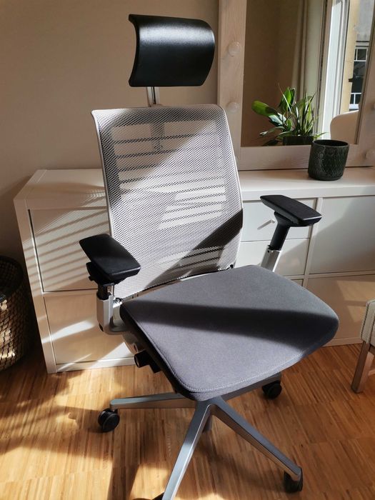 Fotel z zagłówkiem Steelcase Think /Nowy ponad 6 000zł