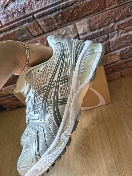 Buty białe Asics 42 Eu nowe