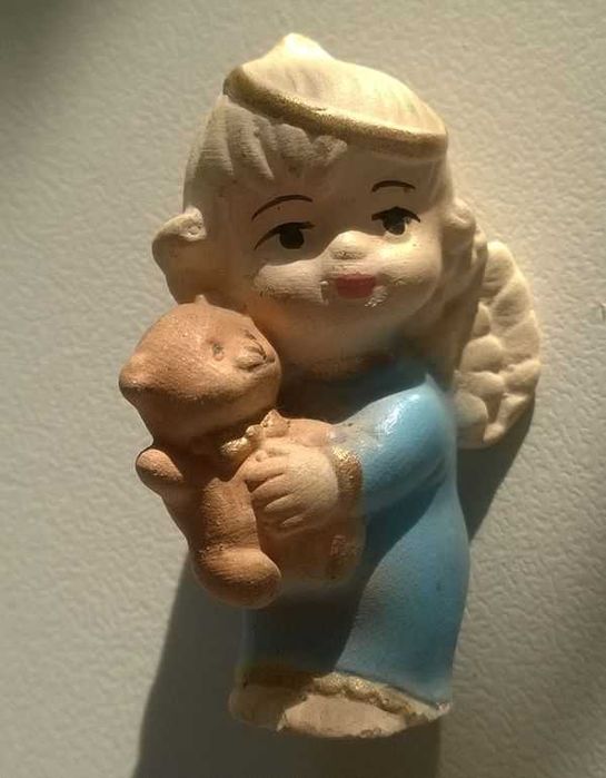 Figurki Aniołków Figurka Aniołek z misiem na rękach niebieski 5cm