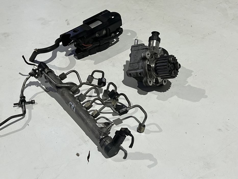 Топливный насос  2.0tdi passat b6 golf 5  тнвд common rail 03L130755
