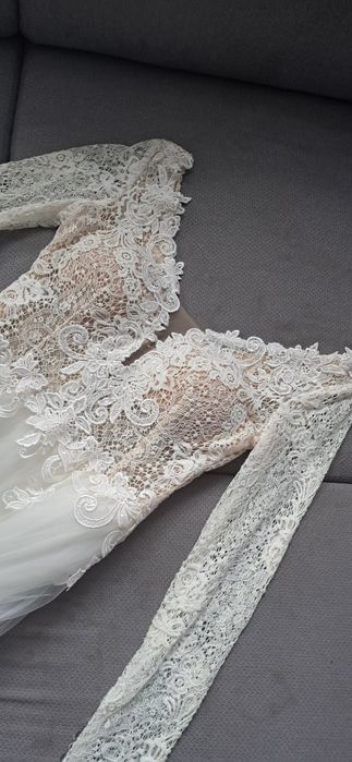 Suknia slubna Ivory z francuskiej koronki. Model Gaja