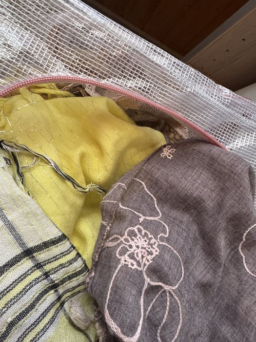 Karton okolo 20 szt apaszek, szalików,chust, kominów