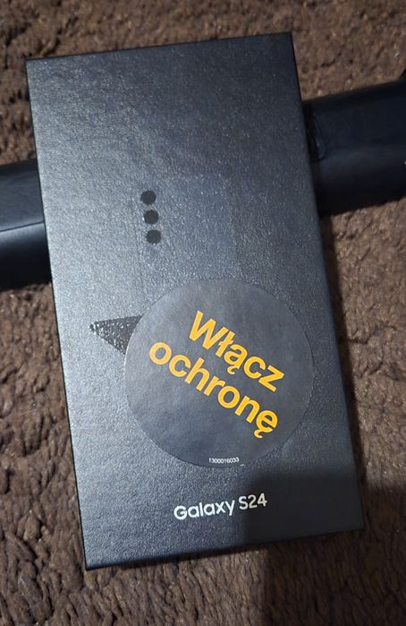 Samsung s 24 z akcesoriami
