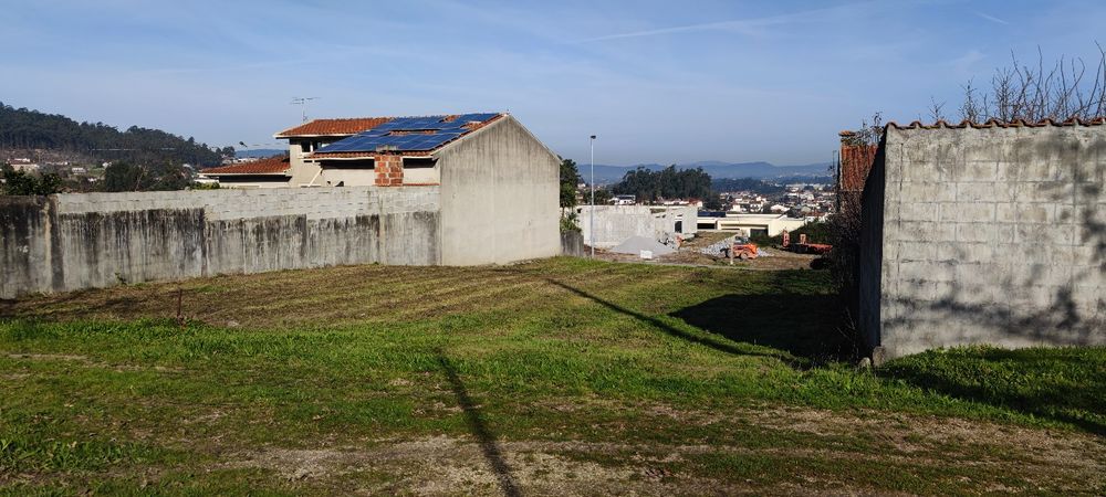 Lote de terreno com 713m².