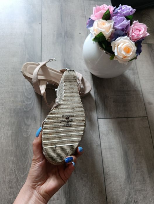 Buty na koturnie 38 na lato sandały