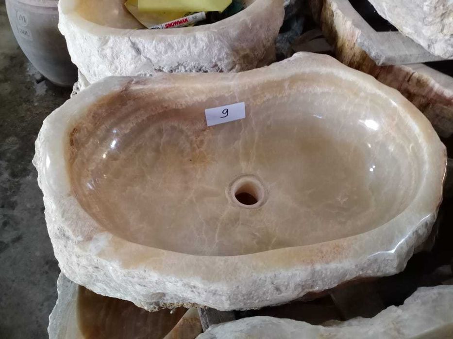 Lavatórios únicos em pedra