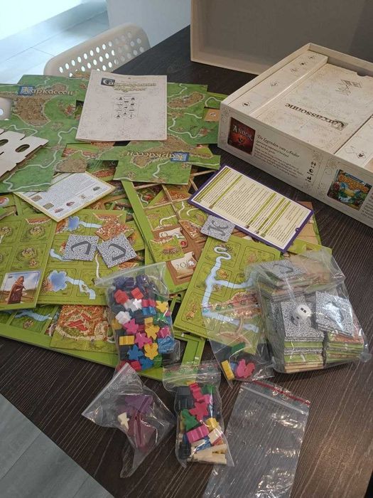 Vendo Carcassonne Big Box novo com duas expansões: