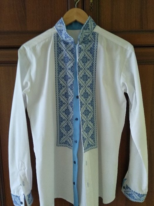Вишита чоловіча сорочка