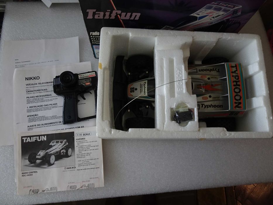Antigo carro telecomandado Nikko - Taifun RDC-14060 na caixa
