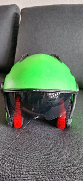 Capacete de moto com viseira retrátil