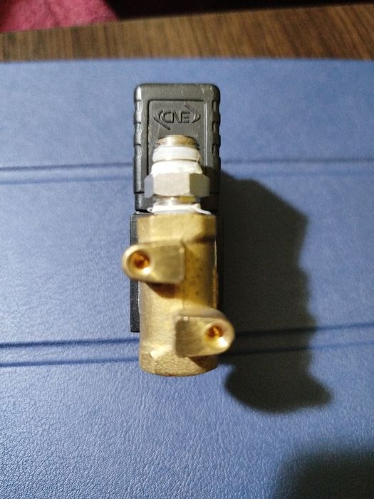 Електро магнитный клапан для подачи CO2