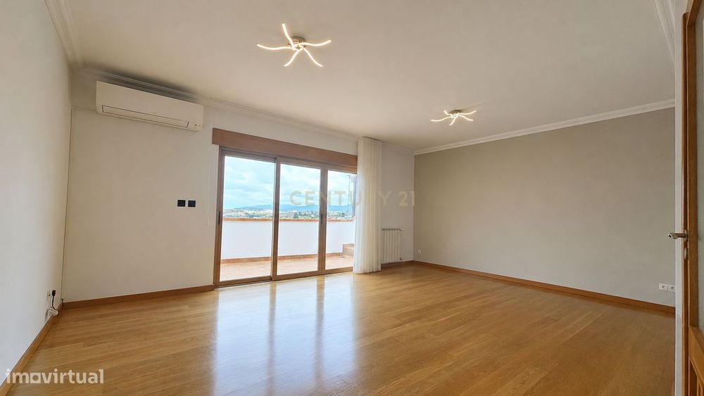 T2 com Box para arrendamento em Porto Salvo, Oeiras