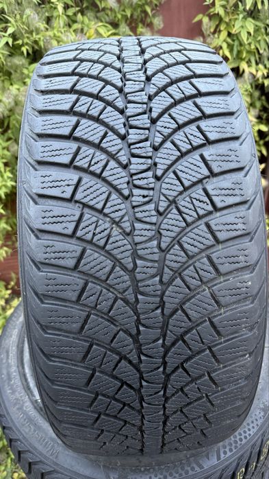 235/40 r18 Kumho стан нових 8 мм