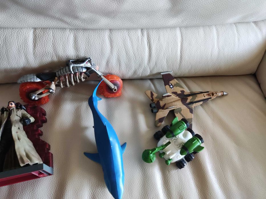 Figuras Actionman e outros bonecos