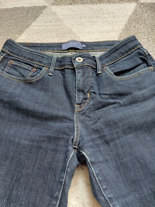 Jeansy Levi Strauss 28 demi curve