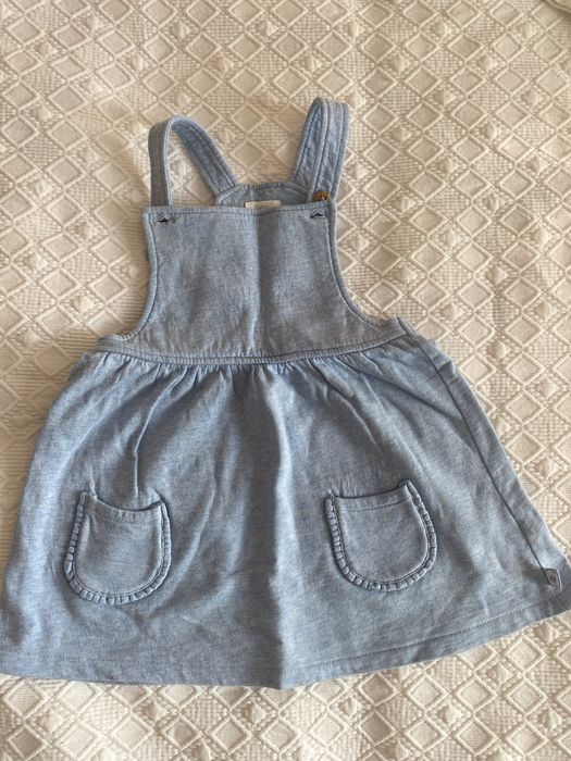 Vestidos jardineira azul e rosa