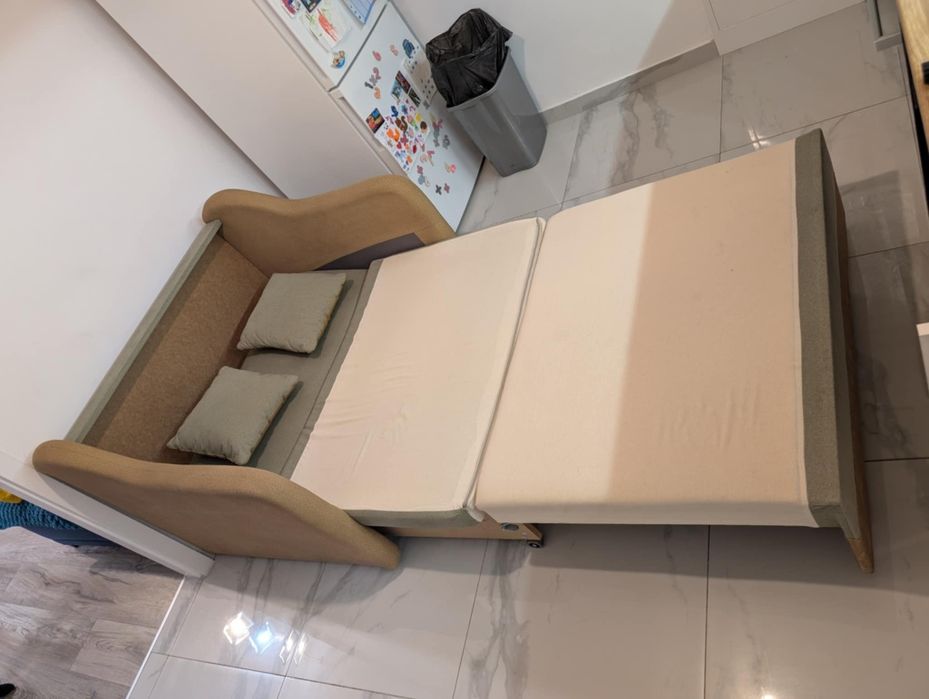 Sofa rozkładana z funkcją spania.