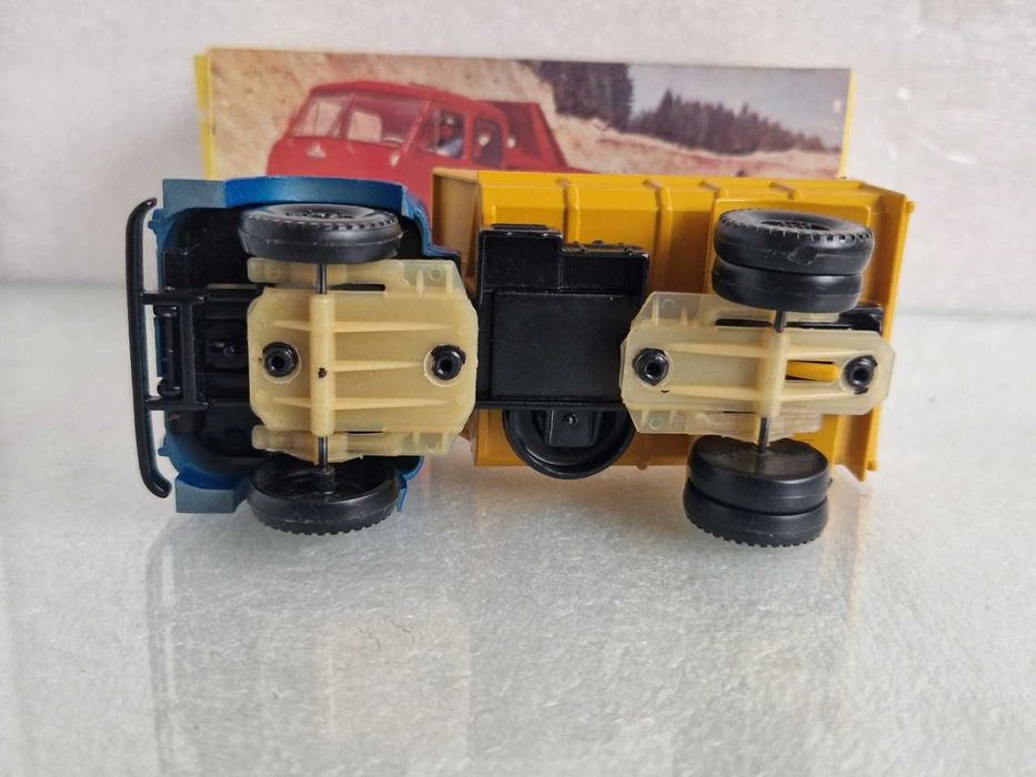 МАЗ - 503 самосвал с коробкой модель 1:43 сделано в СССР машинка