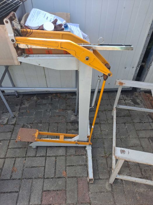 Zszywacz nożny mechaniczny do kartonów
