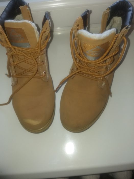 ботинки  утеплённые для мальчика р.35