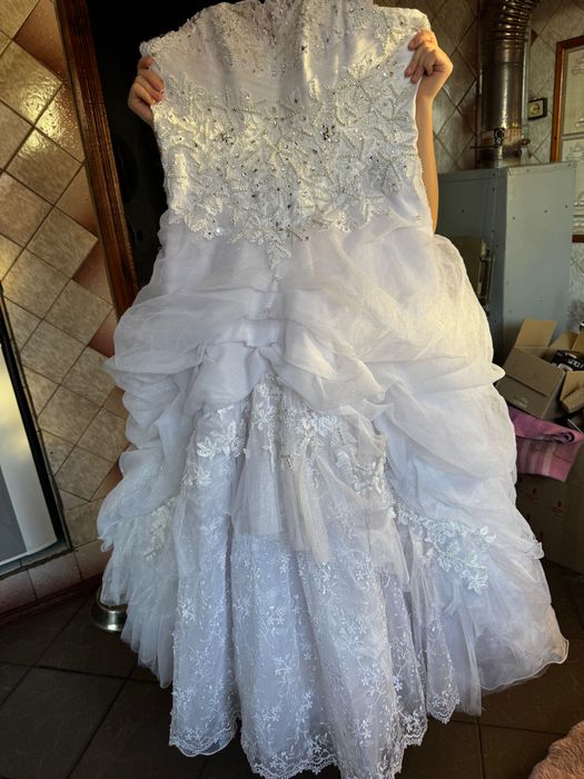 Весільна сукня, дуже гарна. В гарному стані. Недоліків не має