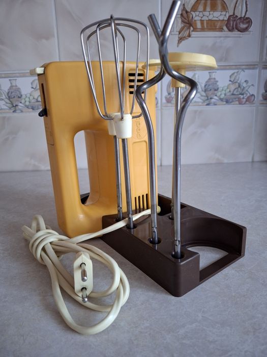 Продам ручний міксер у робочому стані дешево.