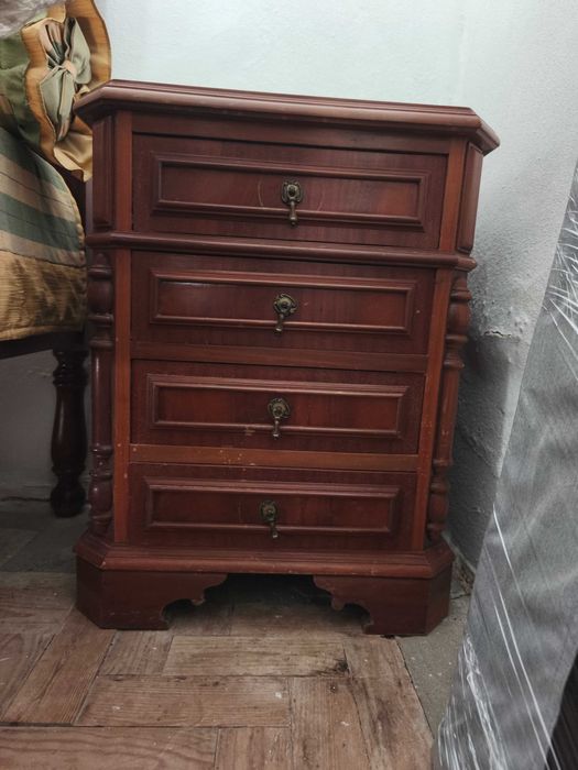 Conjunto de 2 Mesas de cabeceira de madeira antigas