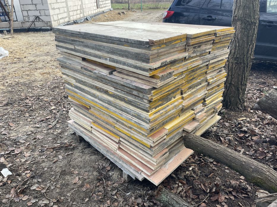 Gotowy szalunek ze sklejki 22 mm na wieniec słupy lub fundament.