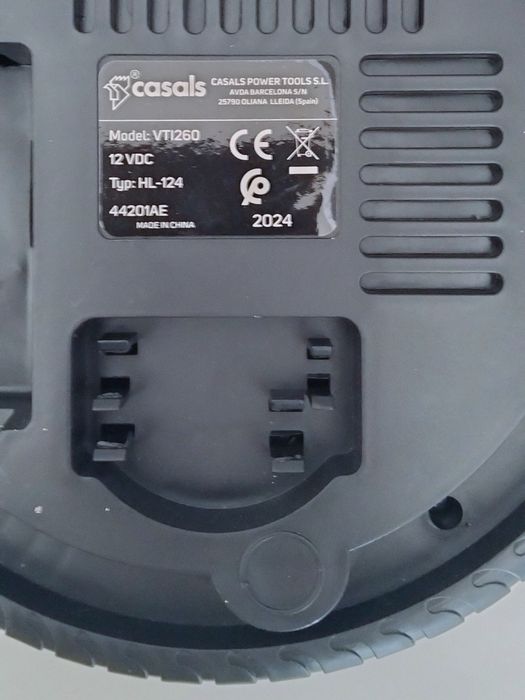 Aparelho para encher pneus auto bicicleta bóias etc etc  ligar ao isqueiro carro