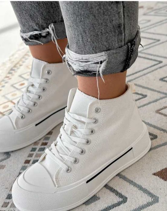 взуття  кросівки фірмові