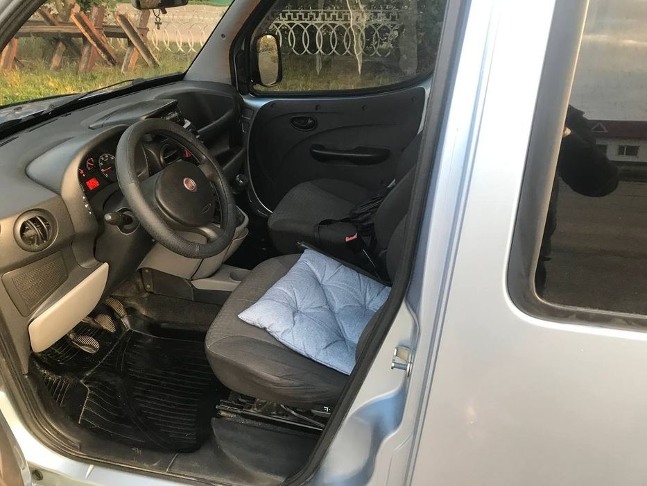 Продам сімейний автомобіль фіат добло