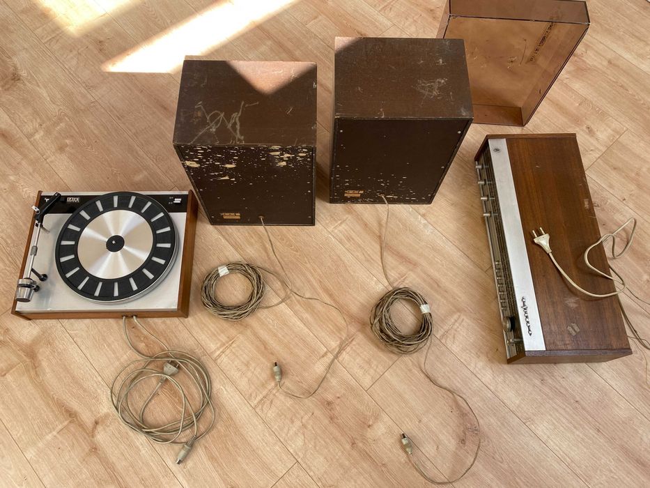 Leitor de vinil - rádio - sintonizador e par de colunas  VINTAGE SIERA