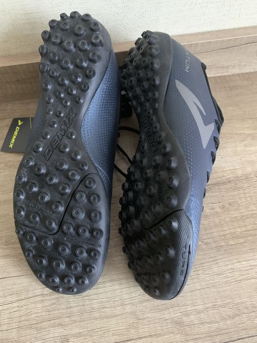 Бутси Demix, 41 розмір. Довжина устілки 27 см. Нові