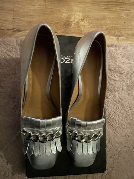 Buty damskie na obcasie r39