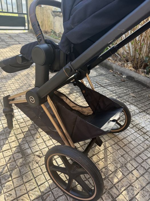 Carrinho de passeio Cybex com ovo