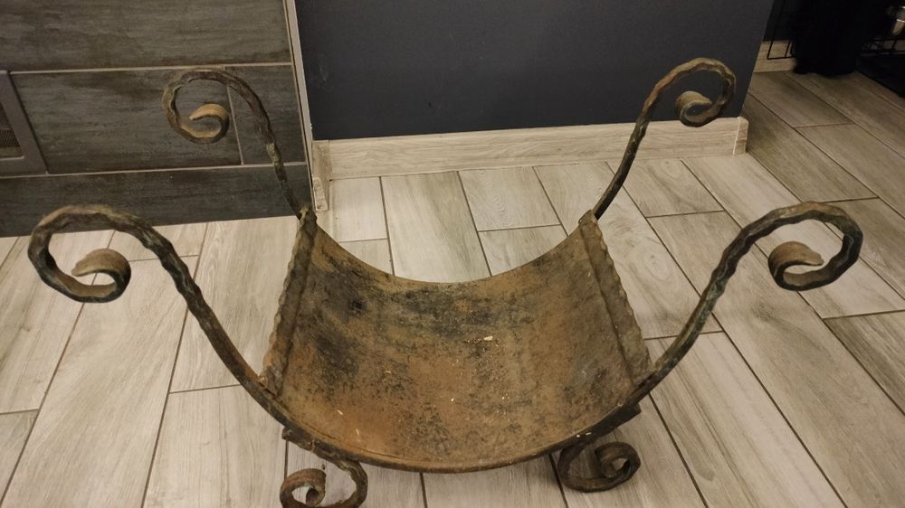 Elegancki stalowy solidny stojak na drewno kominkowe