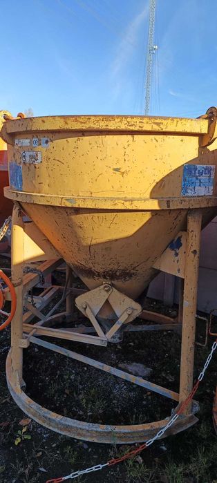 Lej leje do betonu cement dzwig 500 do 2000 litrów kontenery HDS dzwig