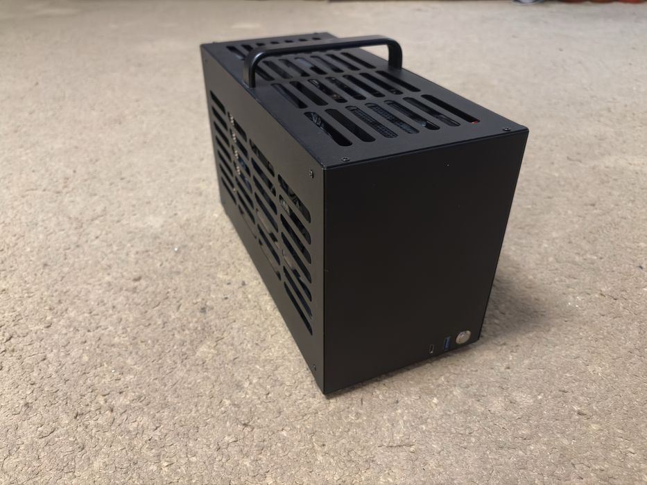 Компактний ігровий комп'ютер Ryzen 5600, 16Gb, 120+500 SSD, RX 5700XT