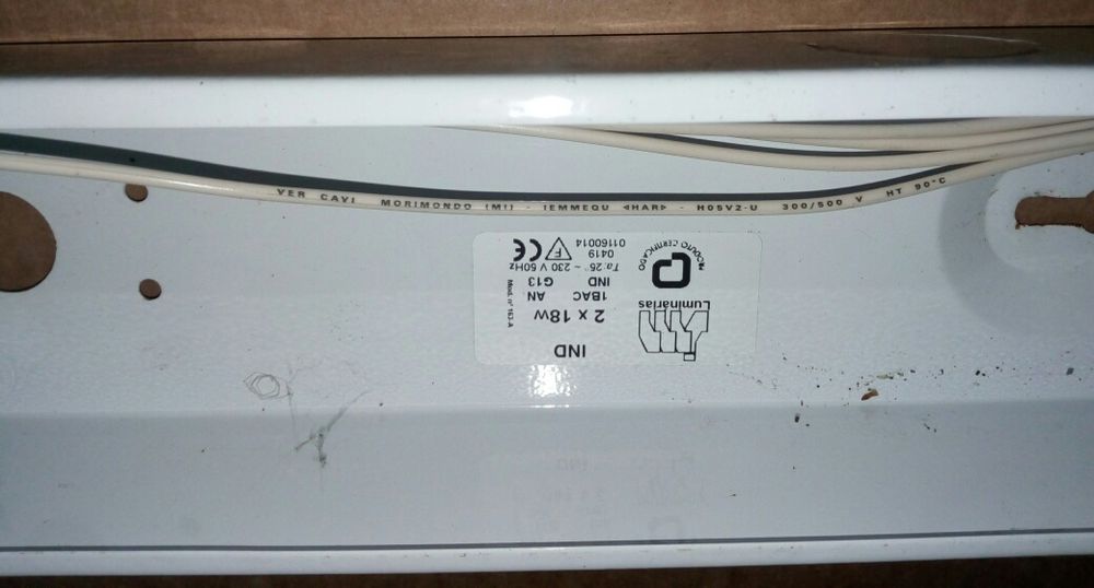 Candeeiro de lâmpadas fluorescentes