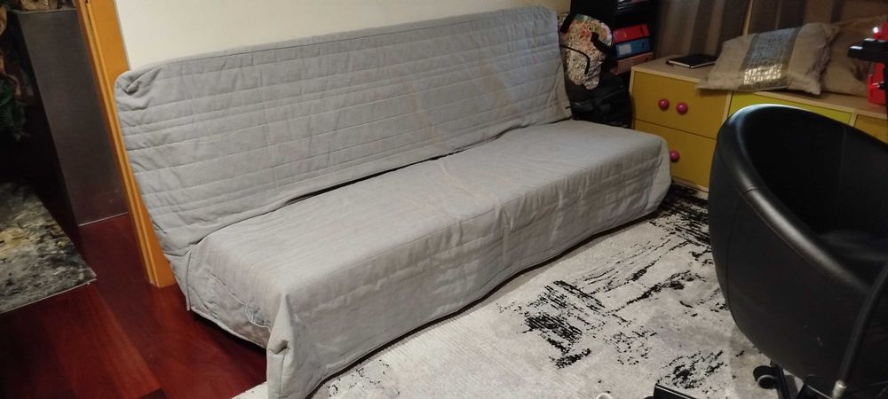 Sofá cama com capa