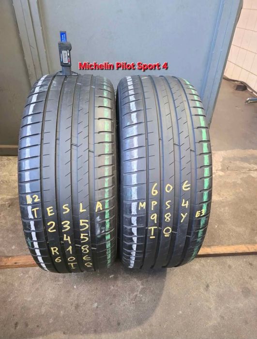 8 Pneus 235/45R18 Seminovos