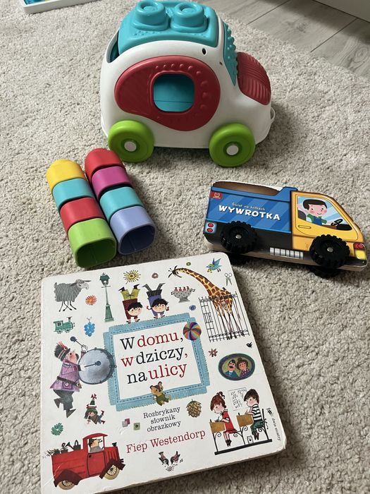 Autko sensoryczne clementoni i wywrotka na kolkach, w domu, w dziczy