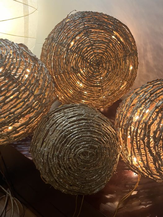 4 bolas grandes com brilho e leds - Natal
