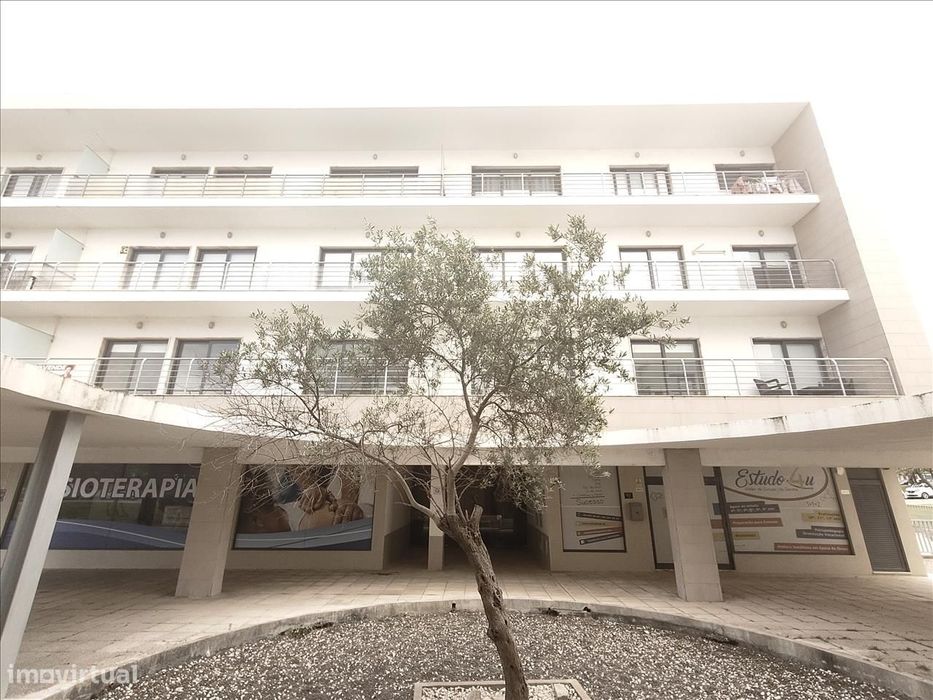 Apartamento T3 no Pinhal Novo com garagem e varanda — Pinhal Novo, Setúbal