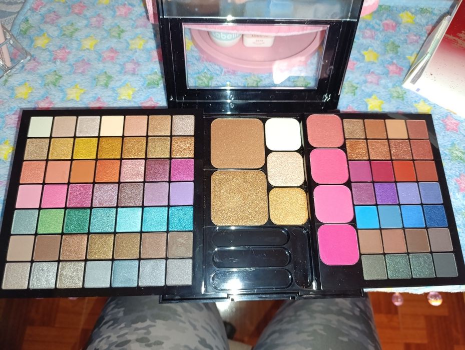 Paleta de maquiagem avon